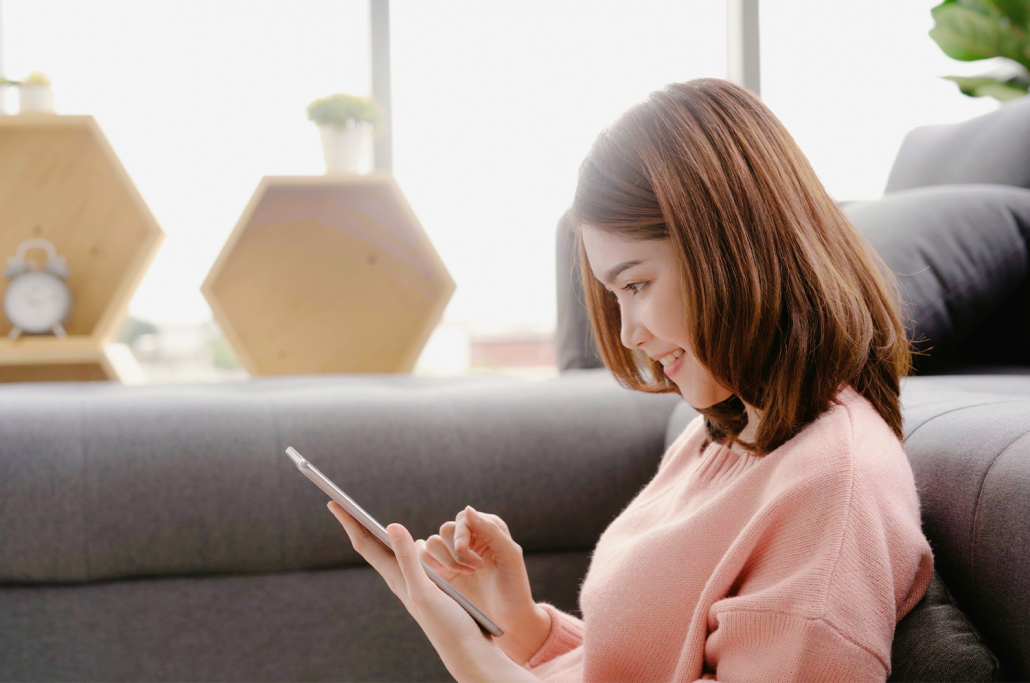 Estudante usando o Common App para enviar applications.