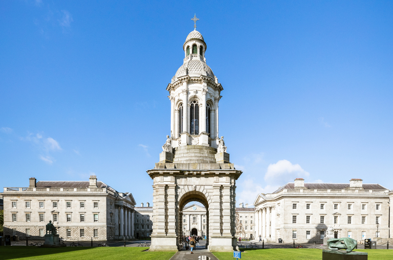 Fachada de uma das melhores universidades da Irlanda.